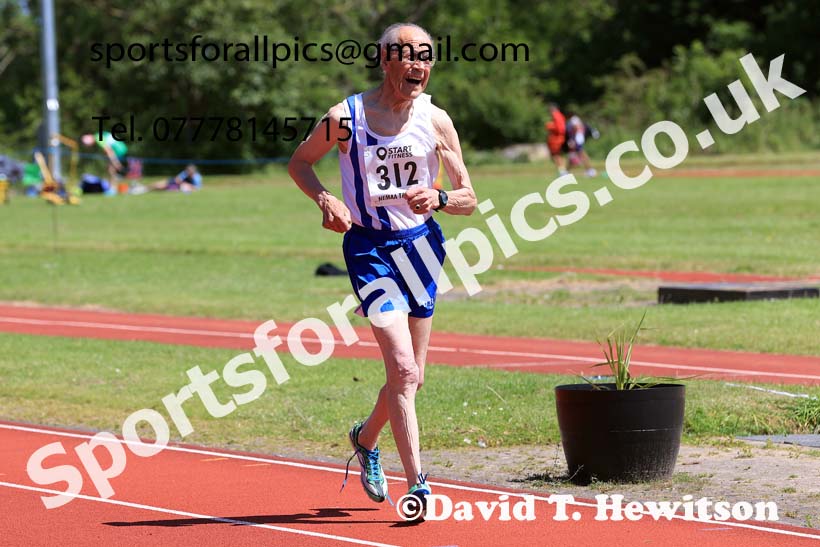 Mens 1500 metres, 2024 NE Masters Track and Field Champs., Monkton Stadium, Jarrow.  Photo: David T. Hewitson/Sports for All Pics